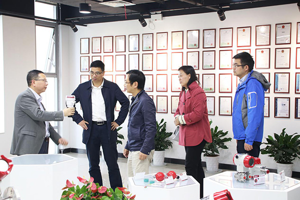 丁總介紹美控產(chǎn)品 丁總介紹美控產(chǎn)品