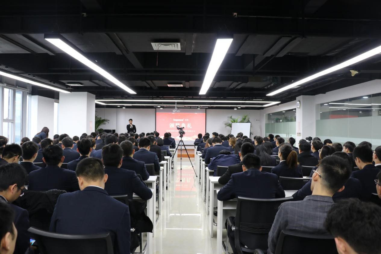 頒獎(jiǎng)典禮現(xiàn)場(chǎng)