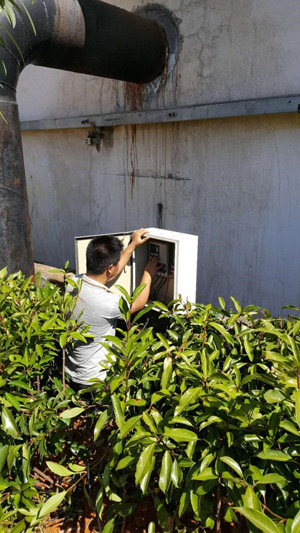 近四十度的烈日下，是勞動(dòng)的“儀表人”！